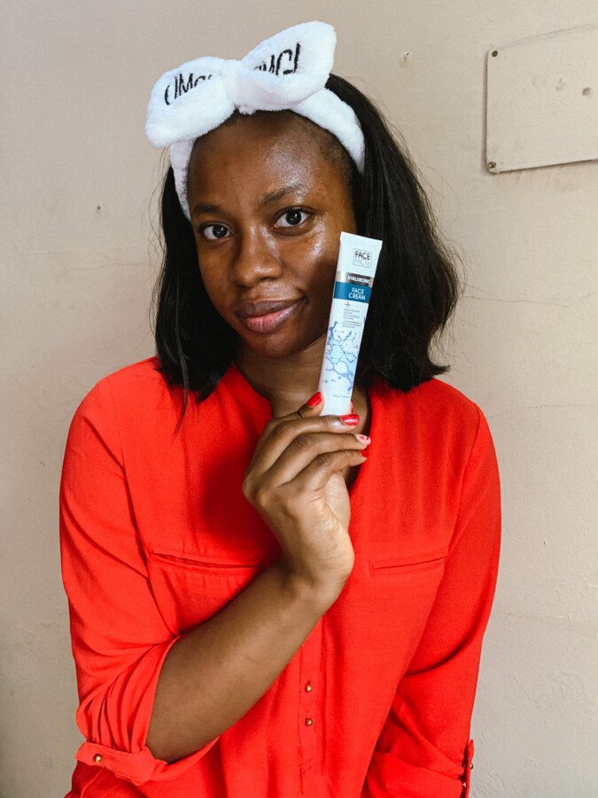beauty blogger iruoma holding the face facts hyaluronic face cream