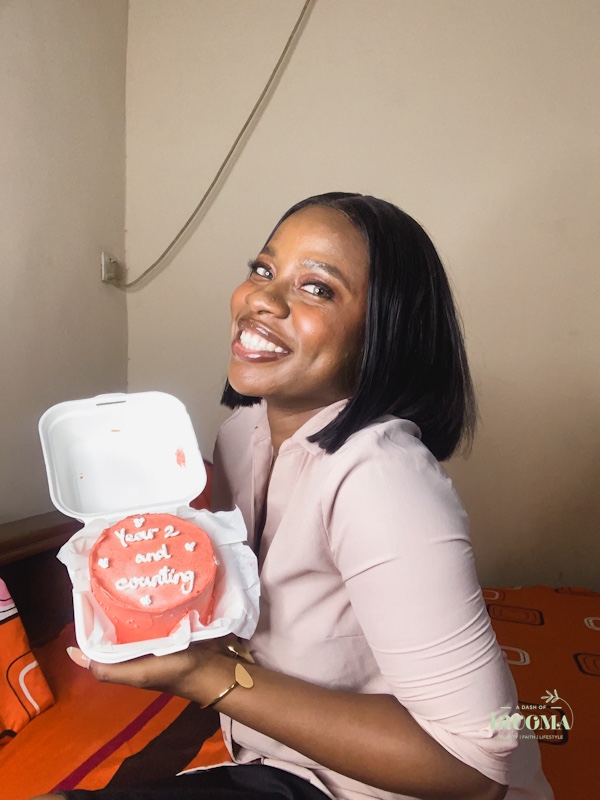 iruoma-with-a-cake-for-her-blog-anniversary