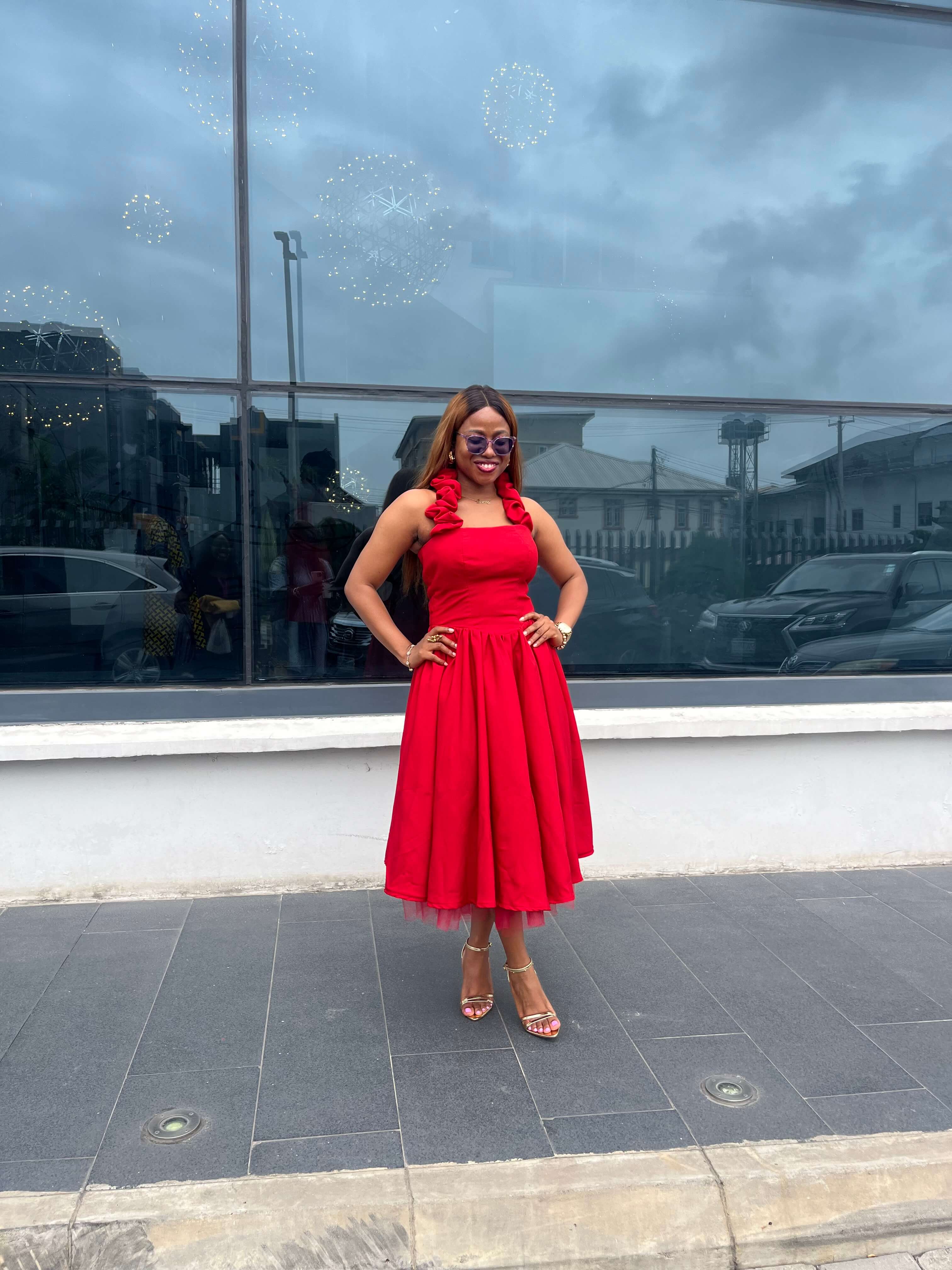 beauty-blogger-ituoma-in-a-red-dress